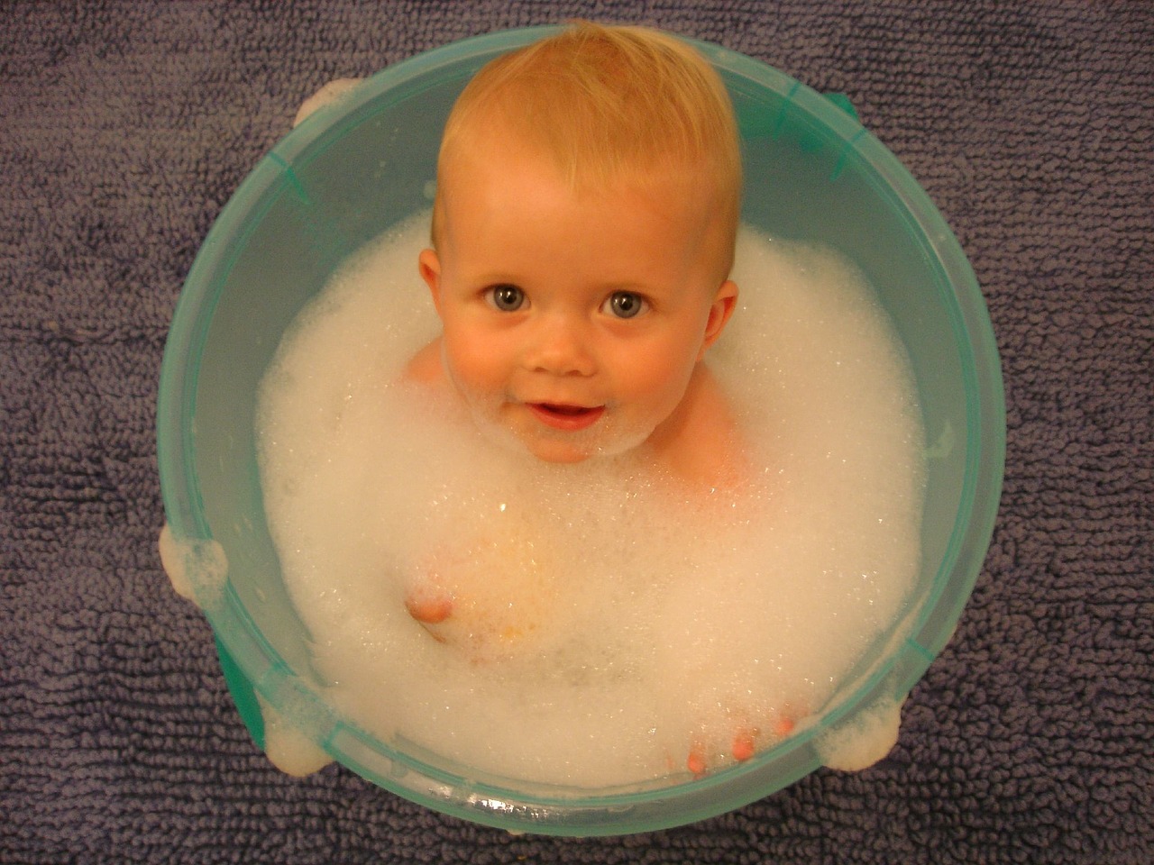 baby bucket bath free photo