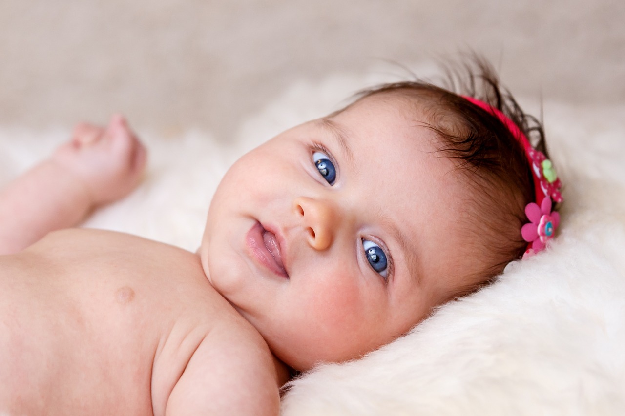 baby flowers in her hair hairband free photo