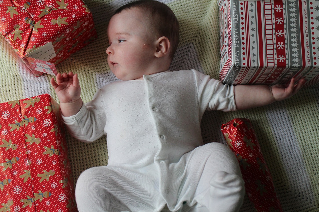 baby baby grow christmas free photo