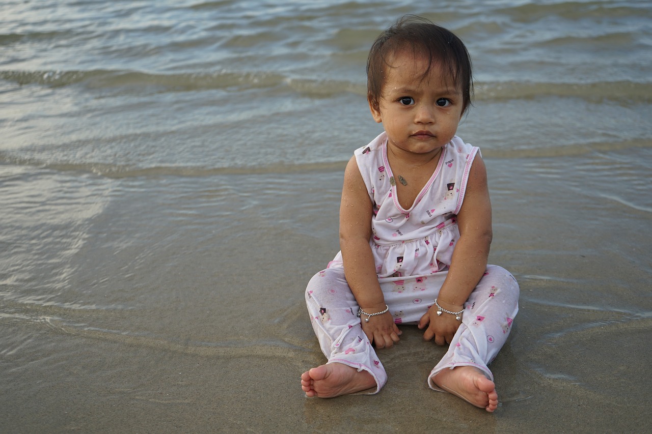 baby kids sea free photo