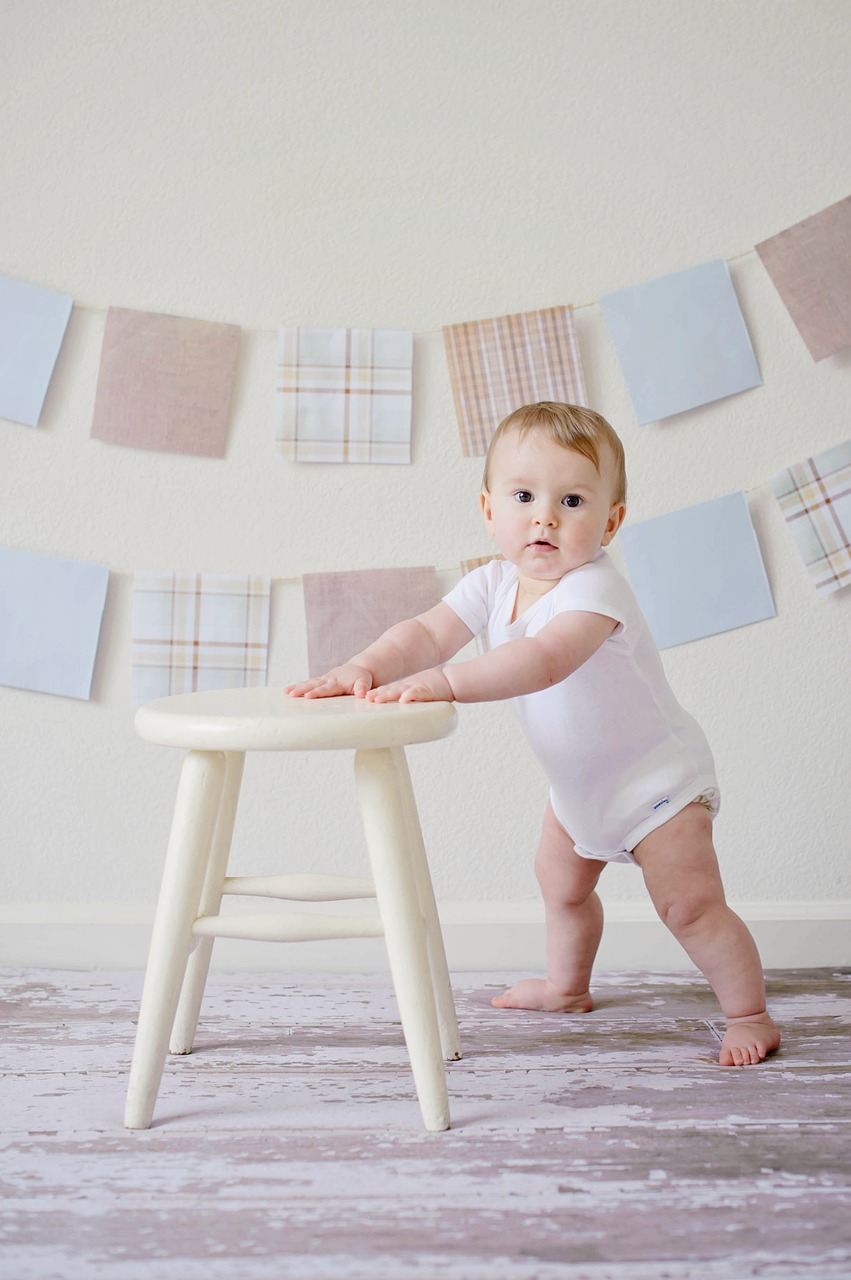 baby cute stool free photo