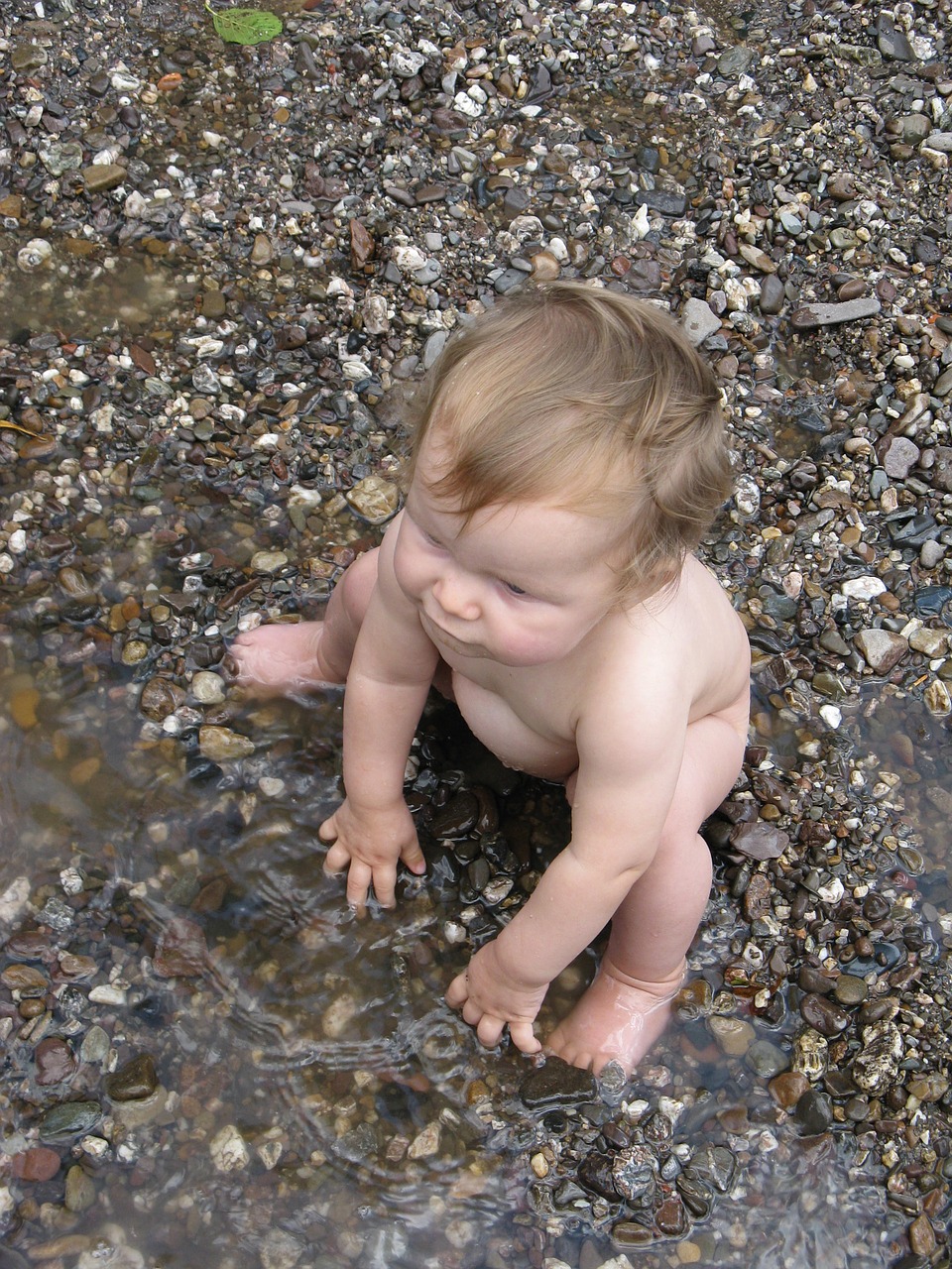 baby water stones free photo