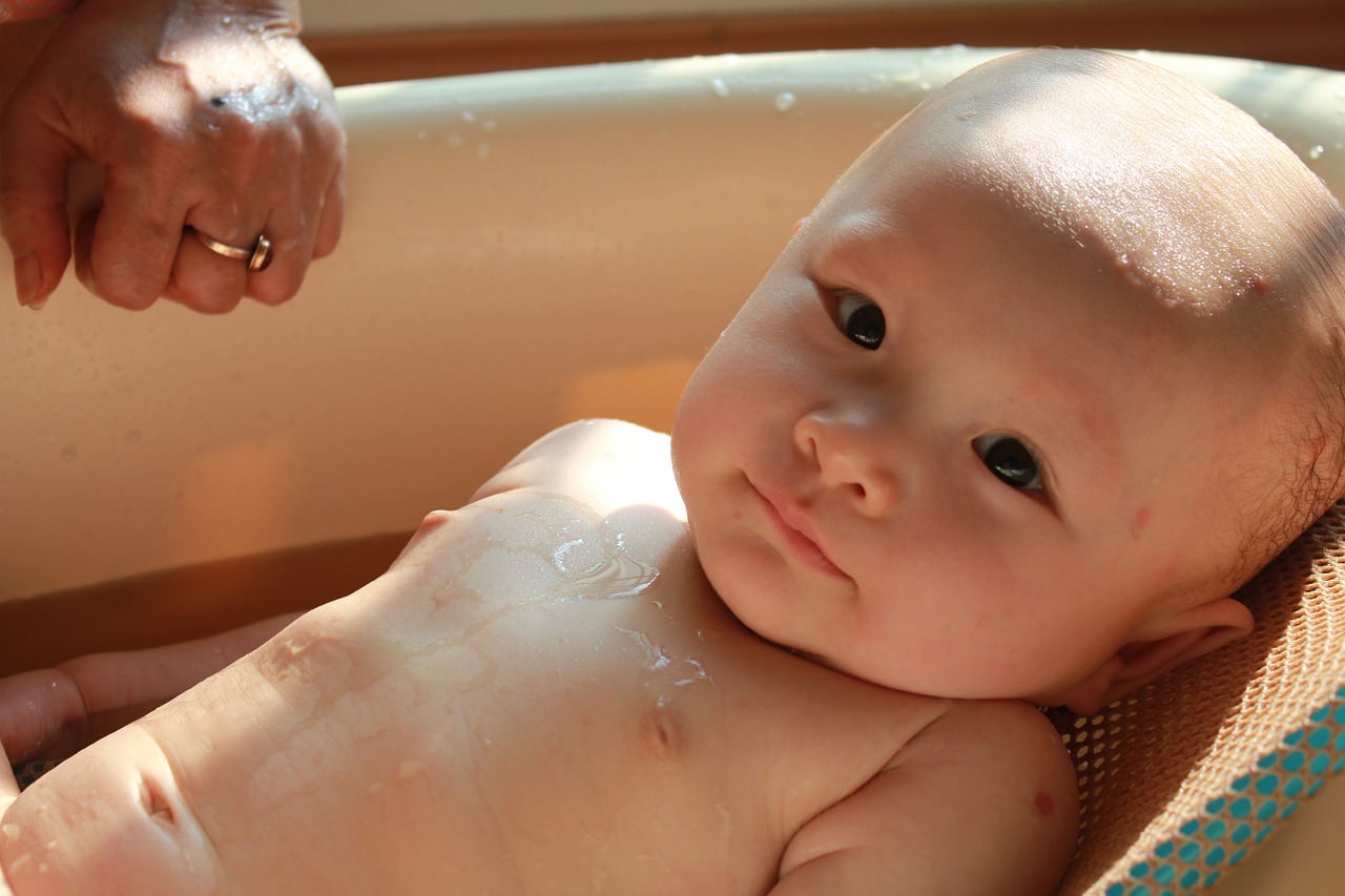 baby sunny bath free photo