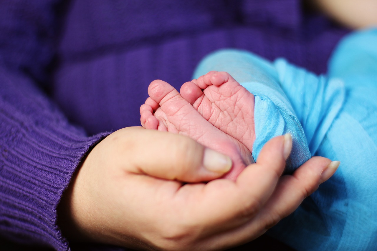 baby feet keep parents free photo