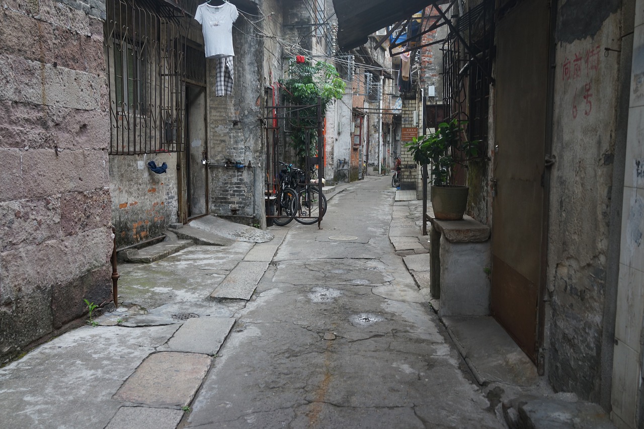 back lane  alleyways  south china free photo