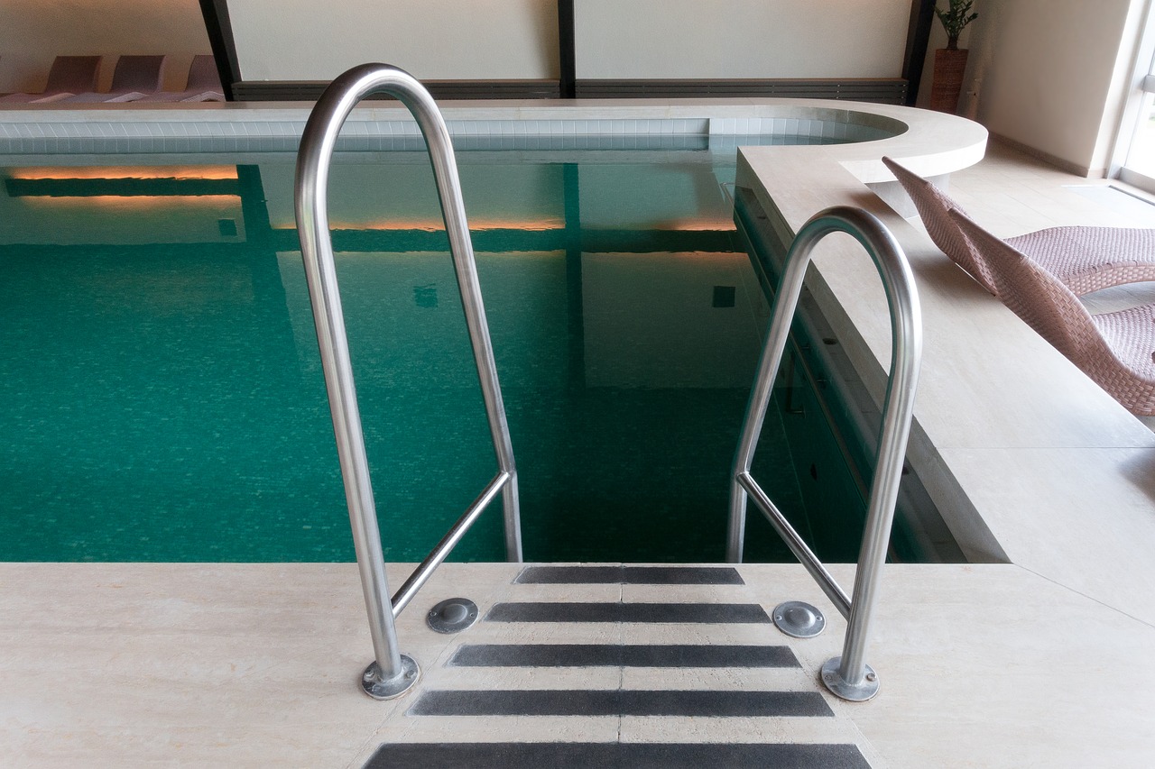 bad swimming pool handrail free photo