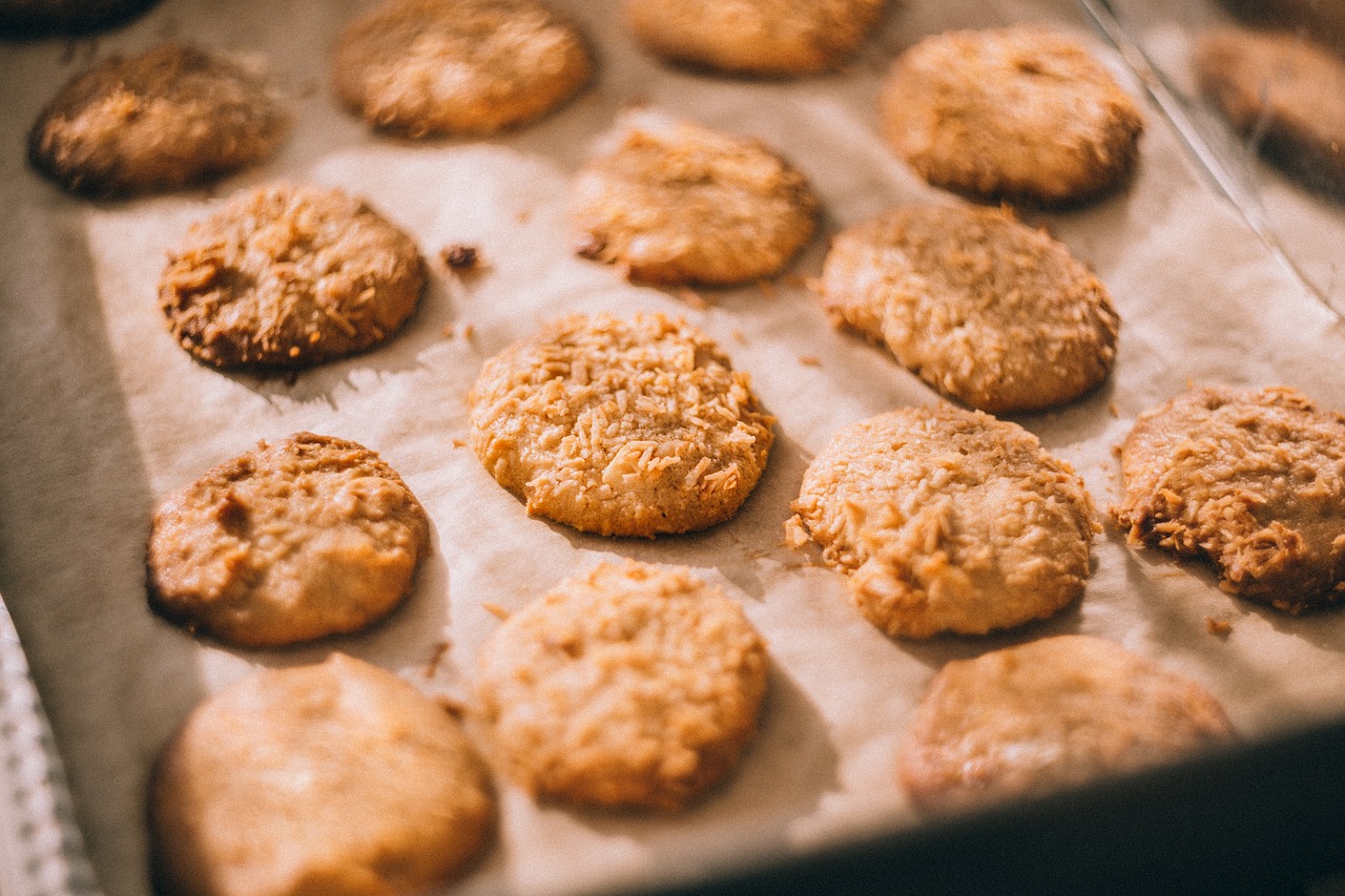 bake biscuits cookies free photo
