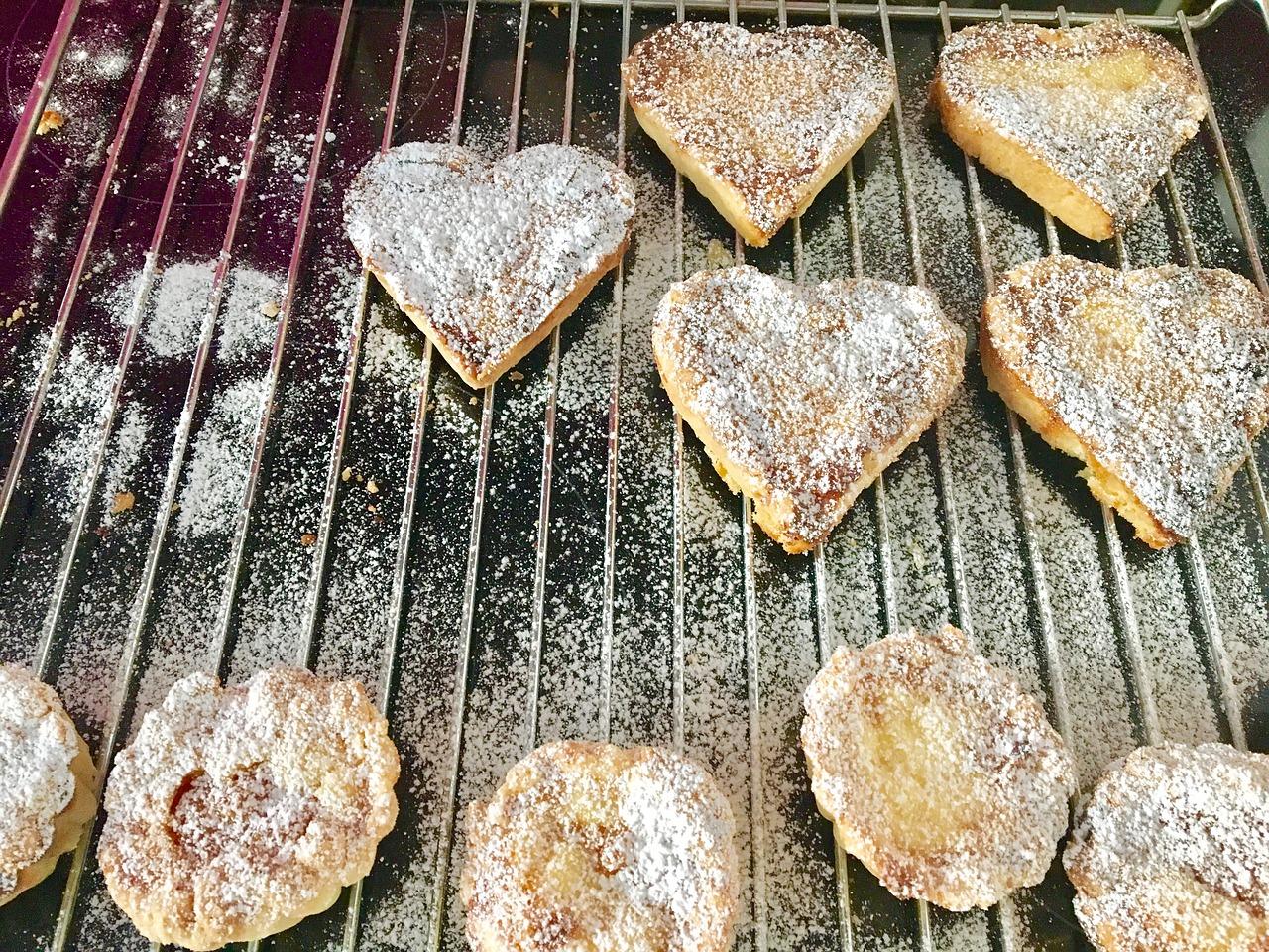 bake heart biscuit free photo