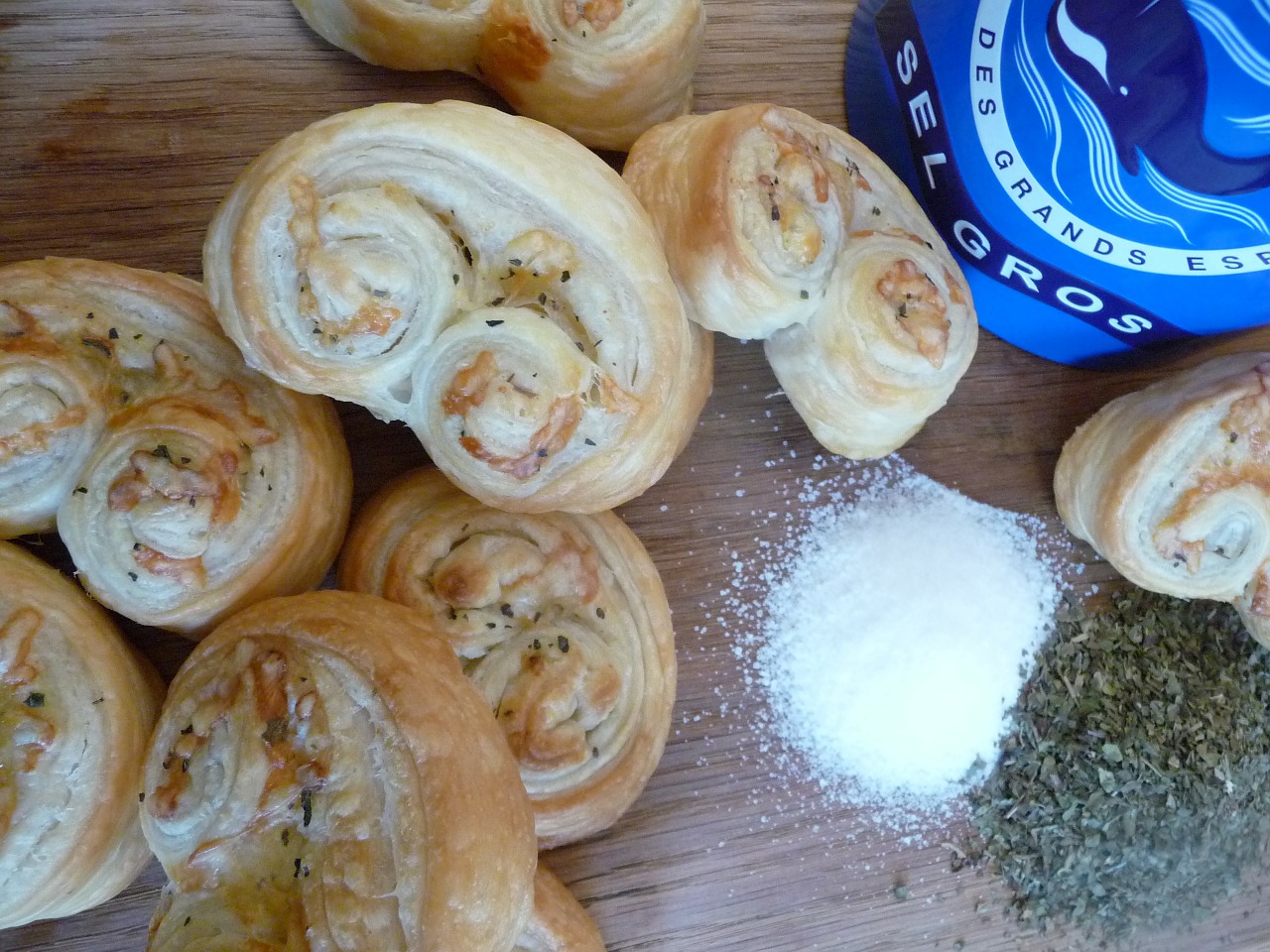 puff pastry snack puff pastry worm free photo