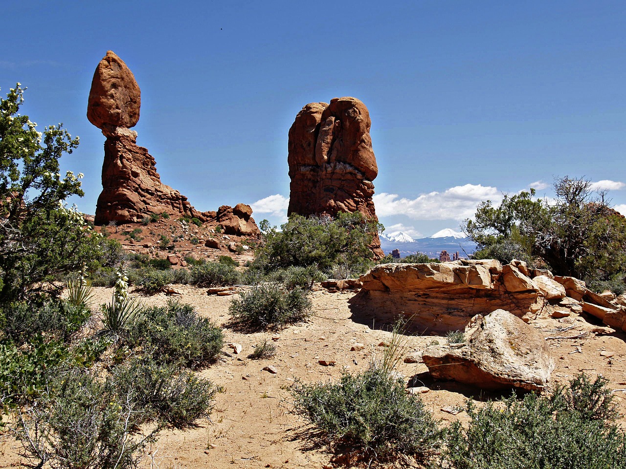 balanced rock arches national park free photo