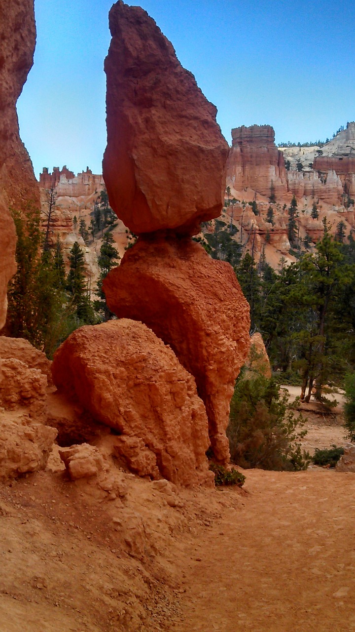 balanced rock bryce canyon rock formation free photo