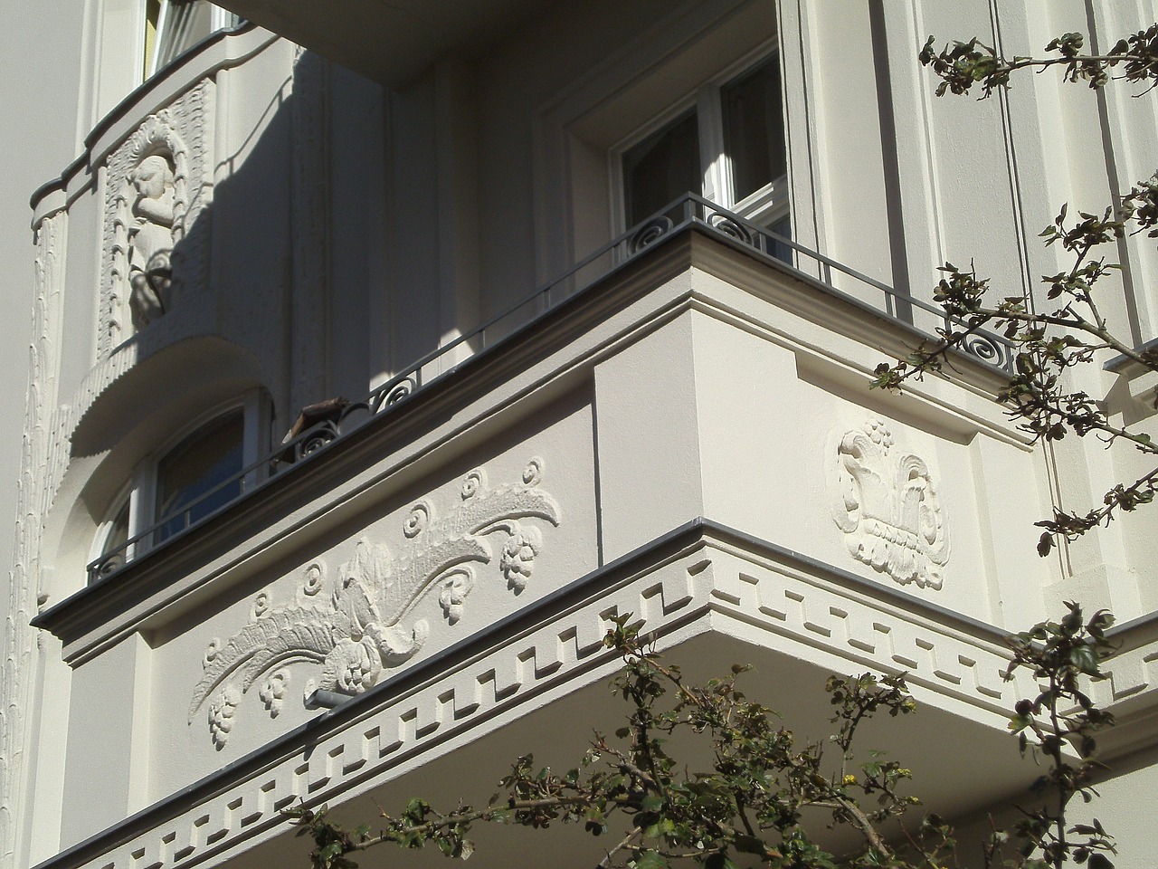 balcony stucco facade free photo