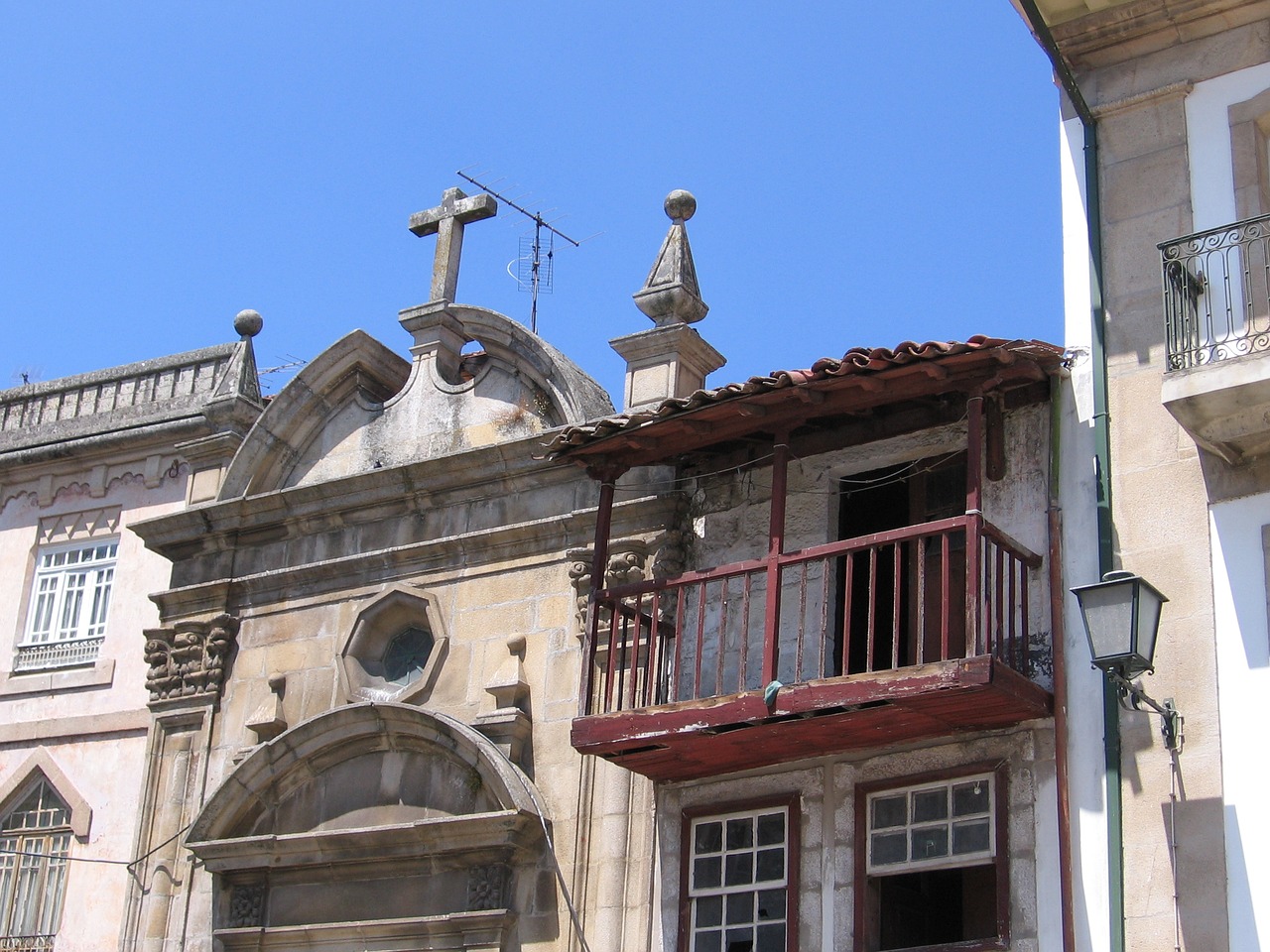 balcony house facade free photo