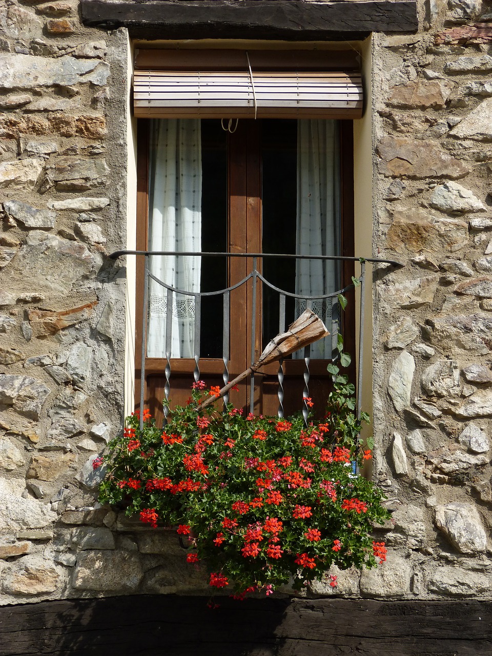 balcony pyrenees miss free photo