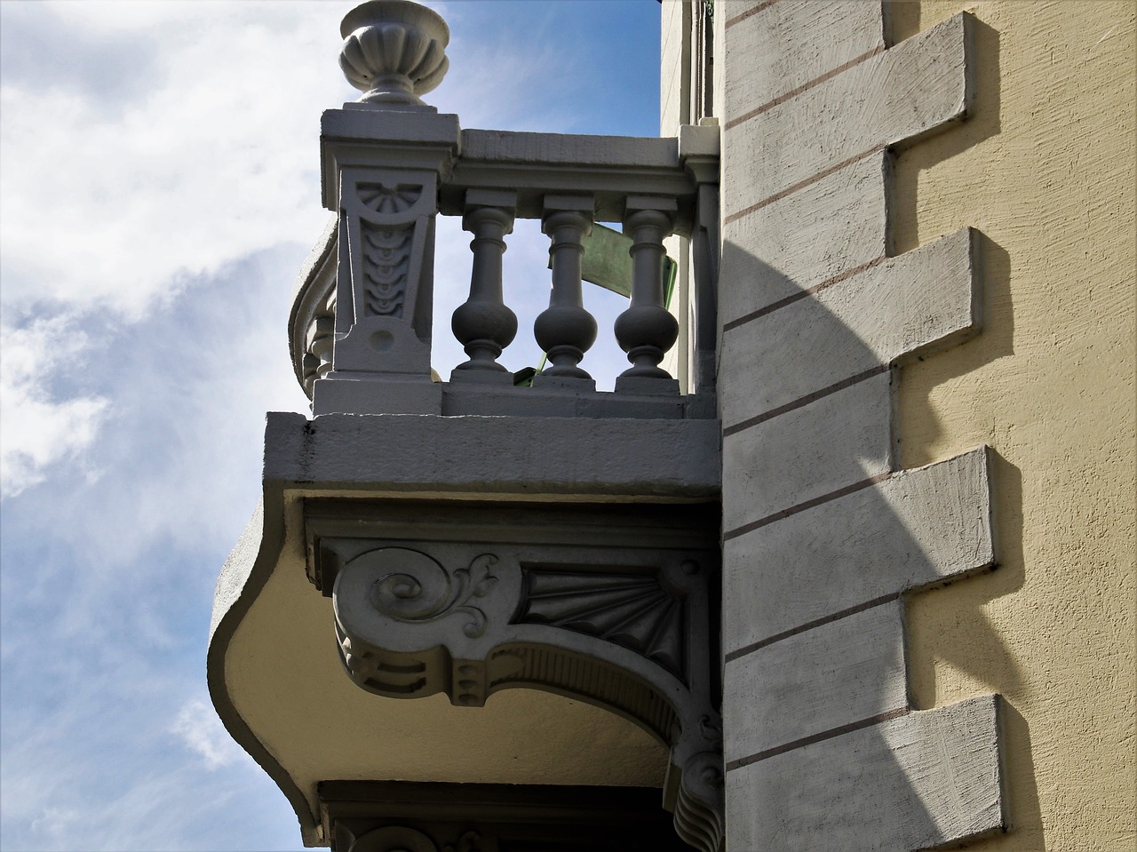 balcony  stone  no one free photo