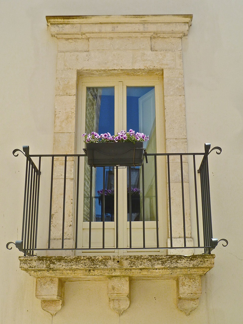 balcony flowers decoration free photo