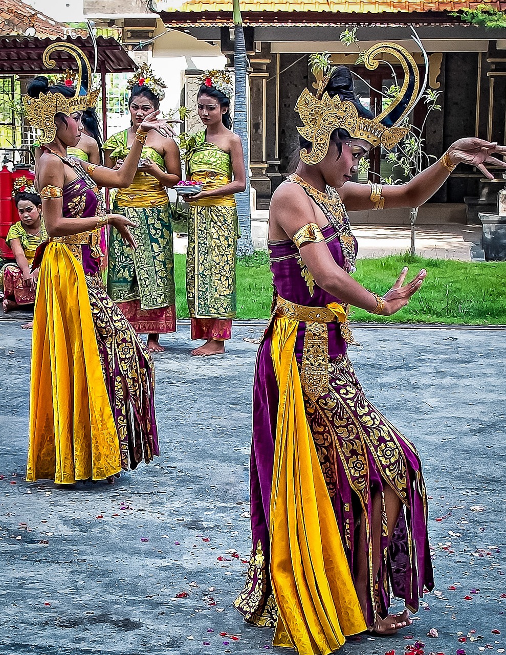 bali dancers costume free photo