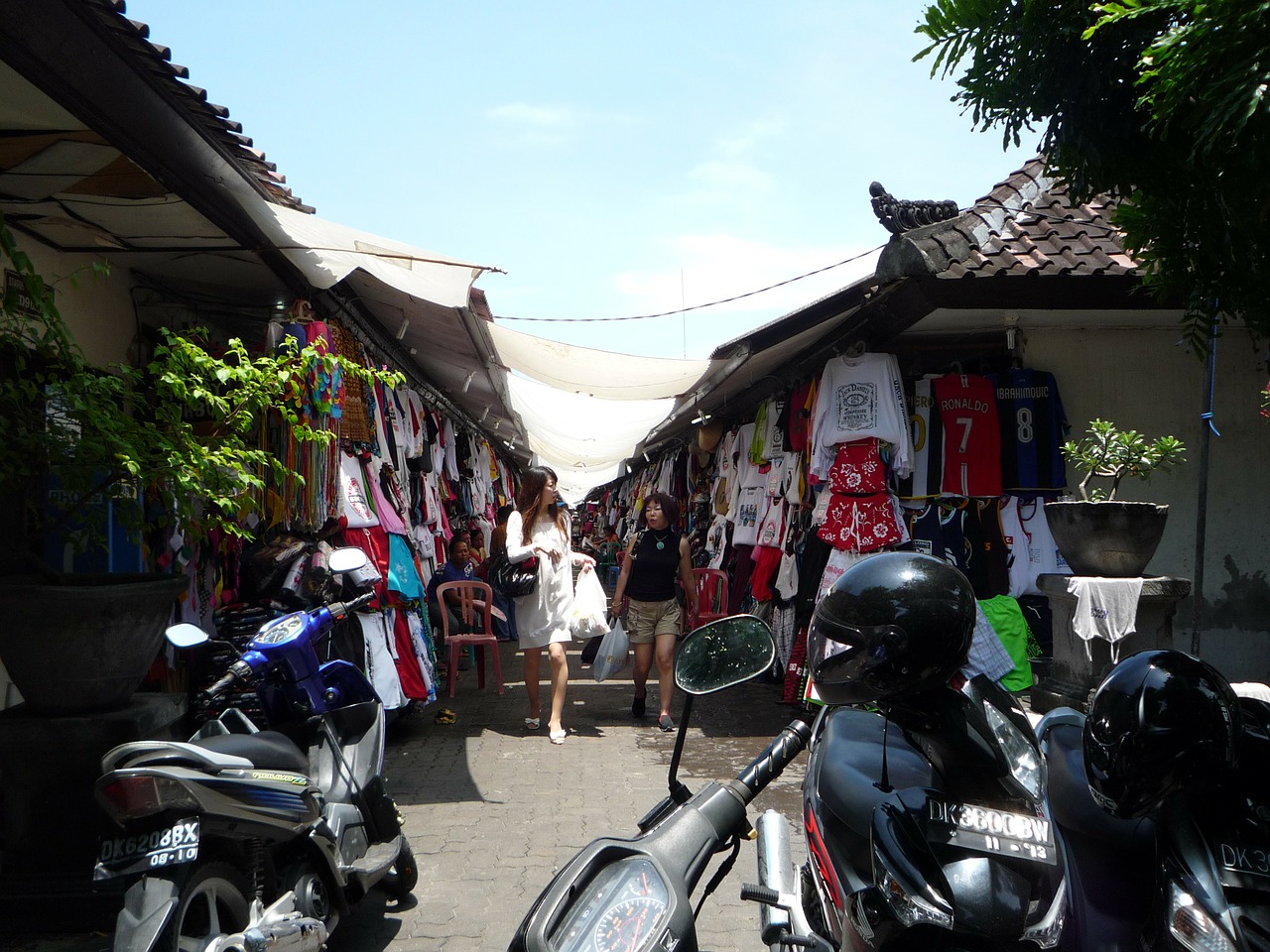 bali indonesia local shopping free photo