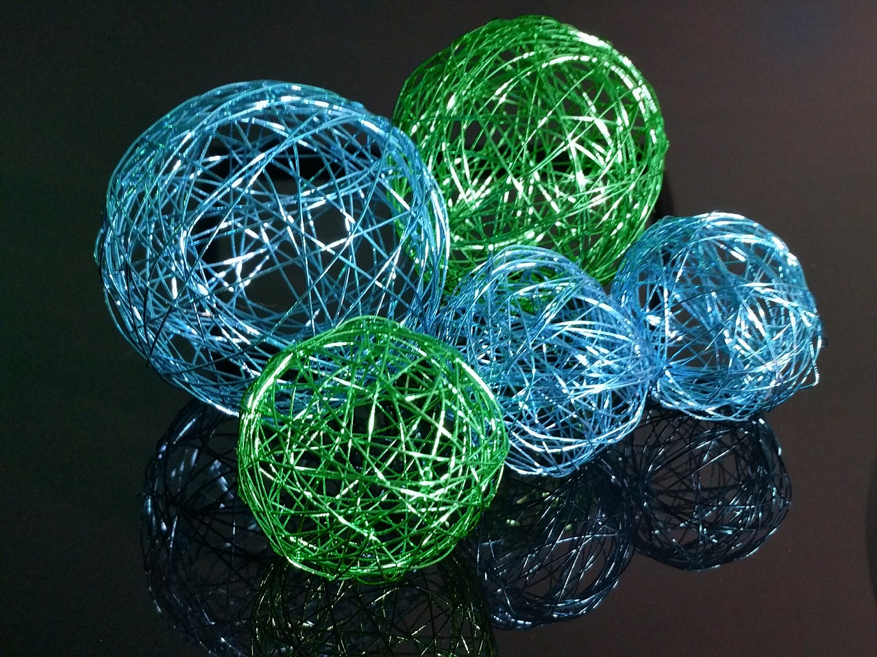 ball wire green free photo