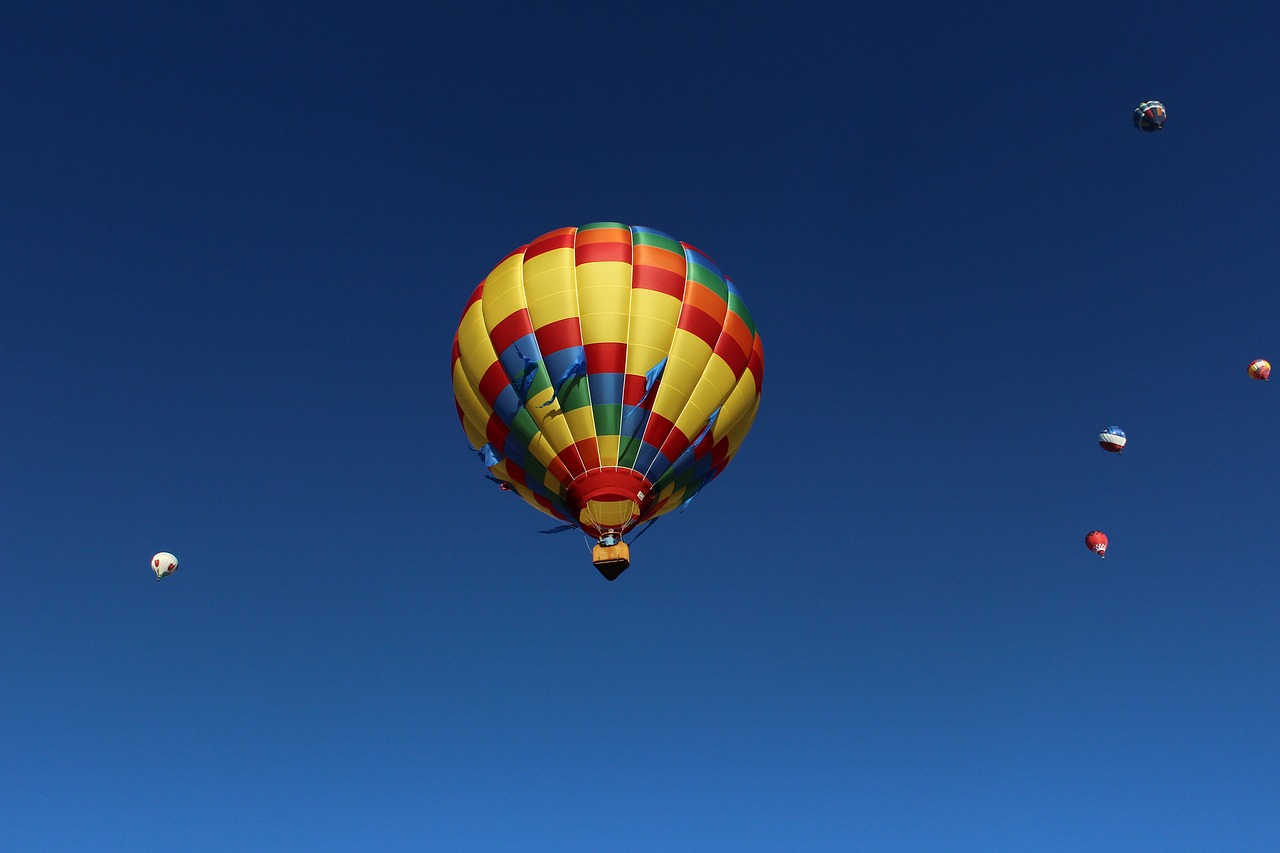 balloon walk blue free photo