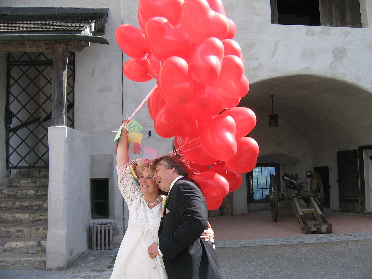 balloon bride and groom wedding free photo
