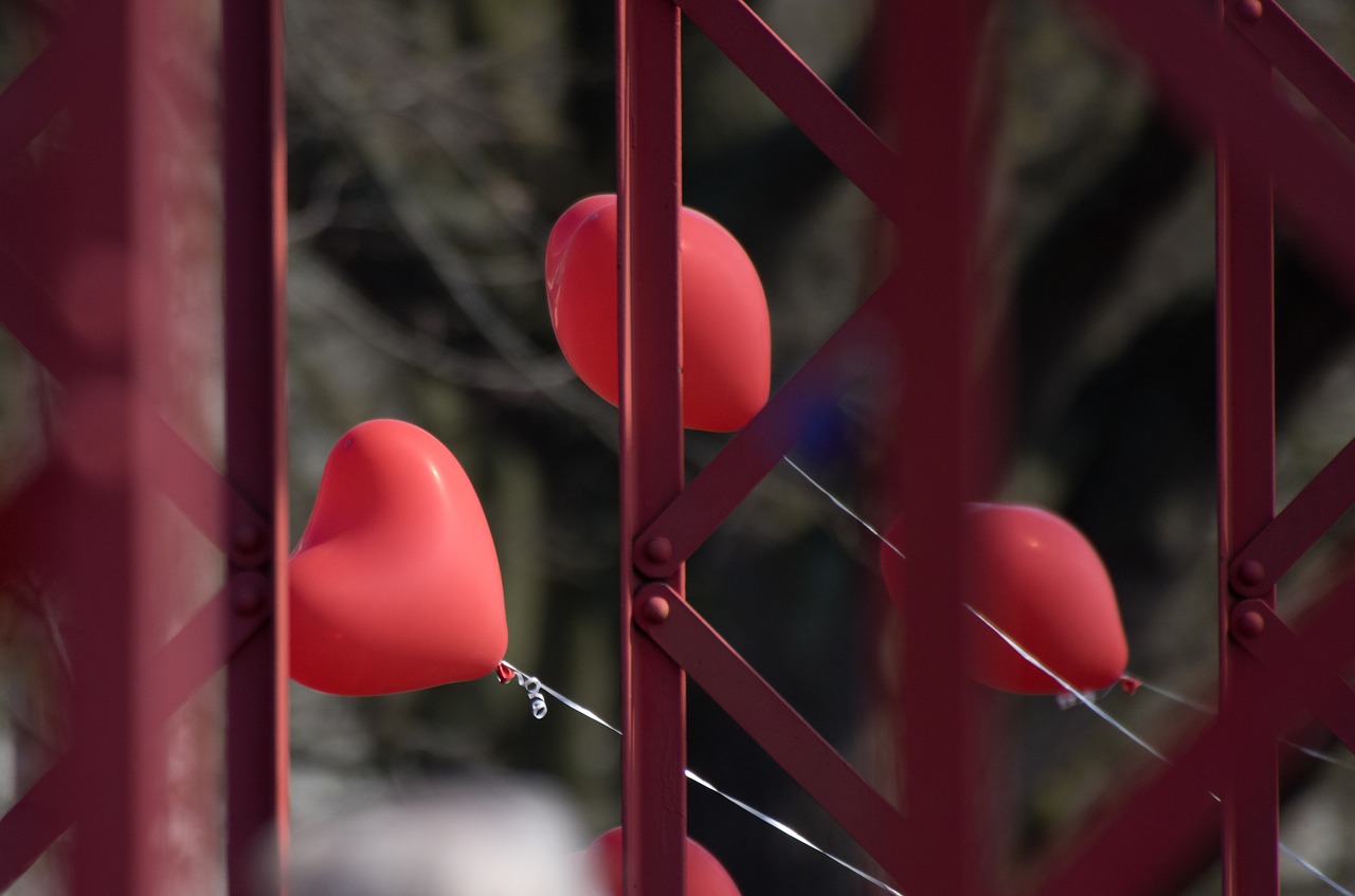 balloon romance heart shape free photo