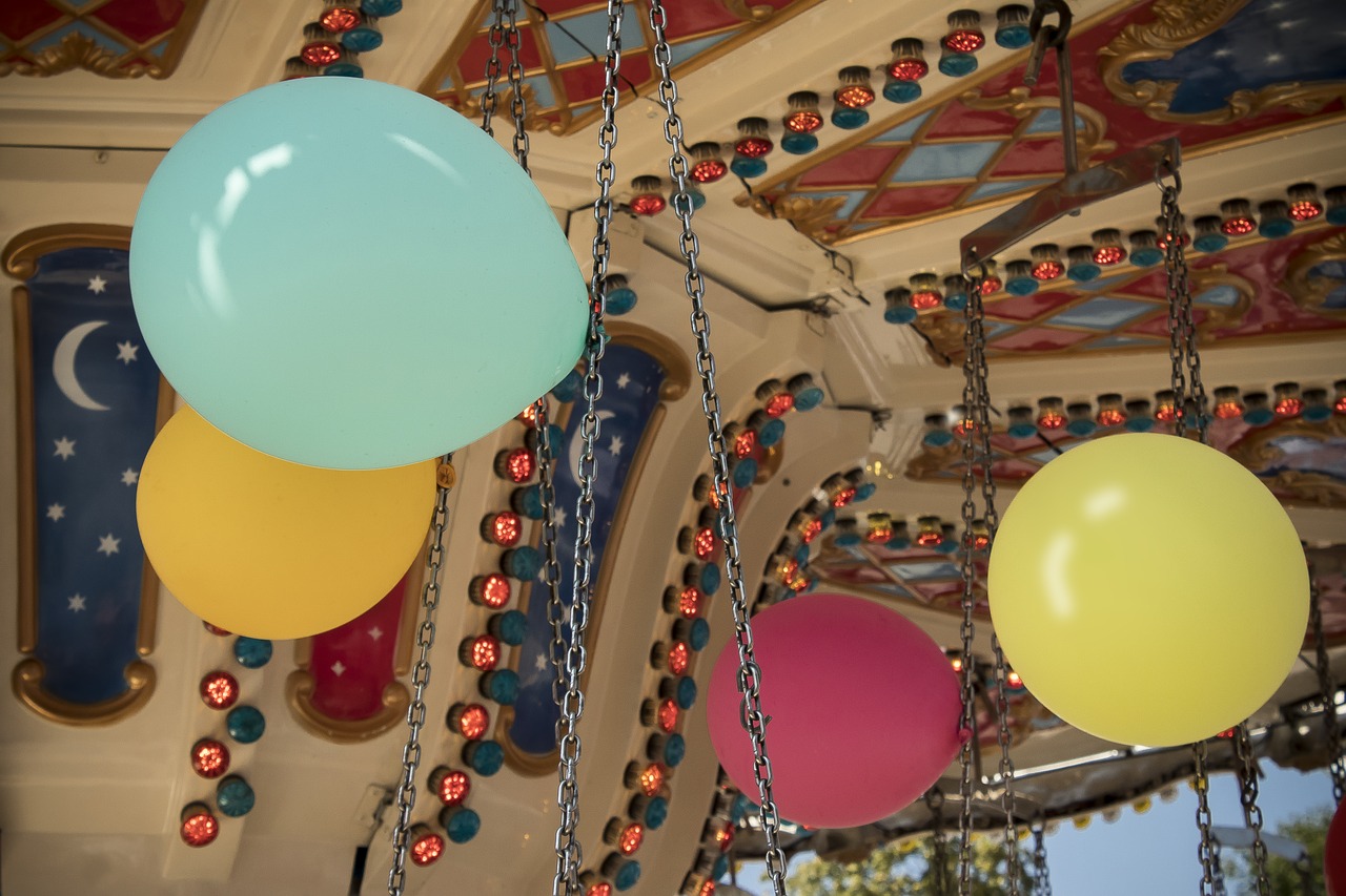 balloon  kettenkarusell  folk festival free photo