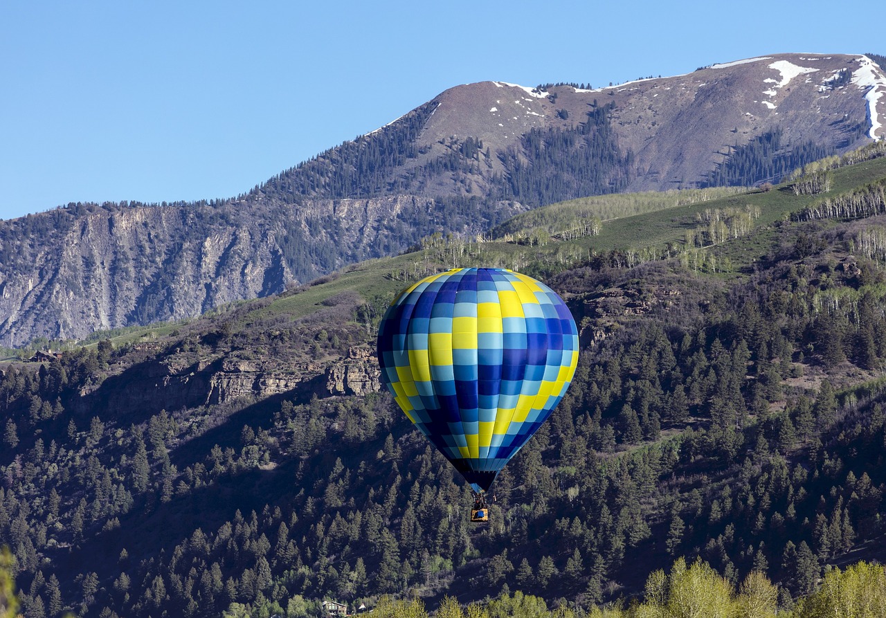 balloon  hot air  mountains free photo