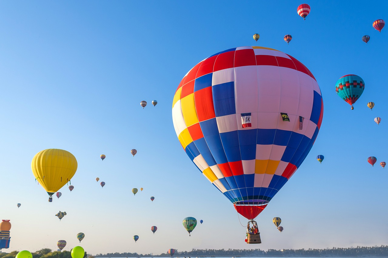 balloon  hot air balloon ride  sky free photo