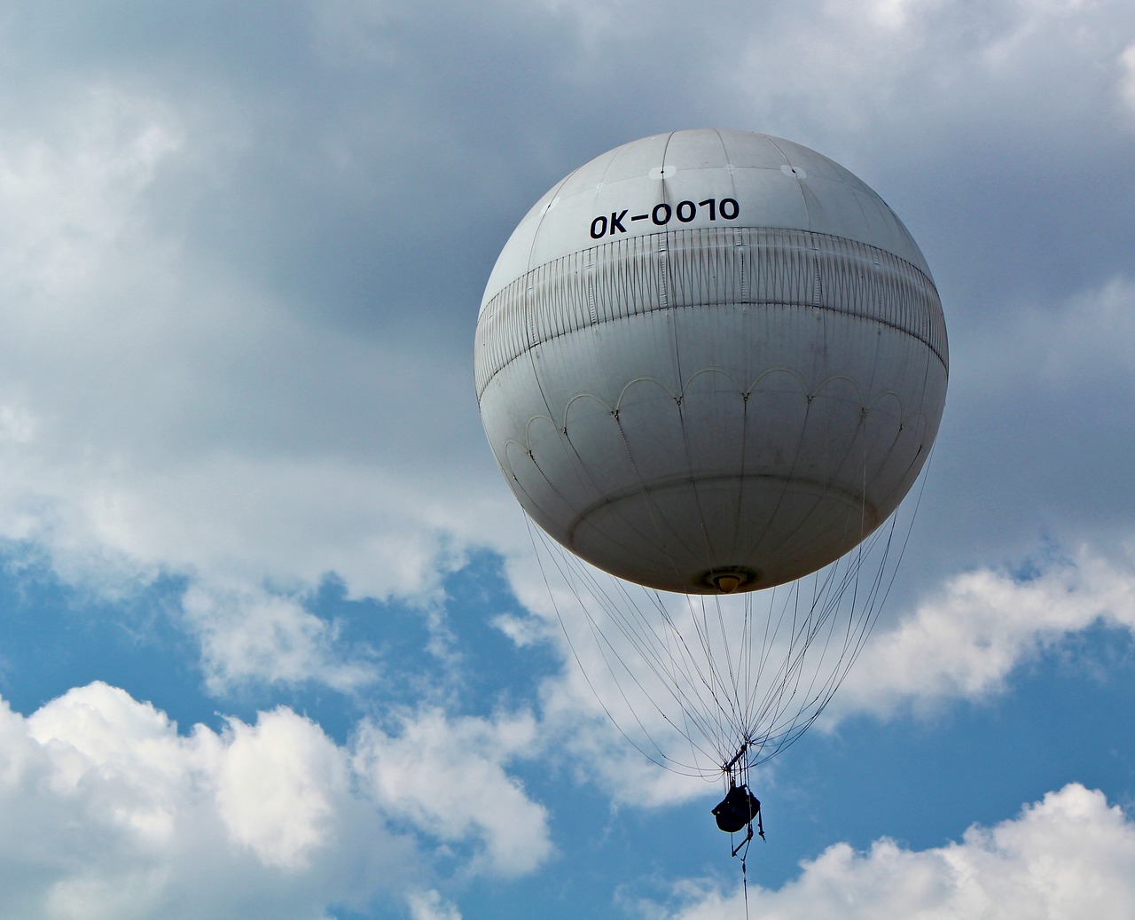 balloon  hot air  flying free photo