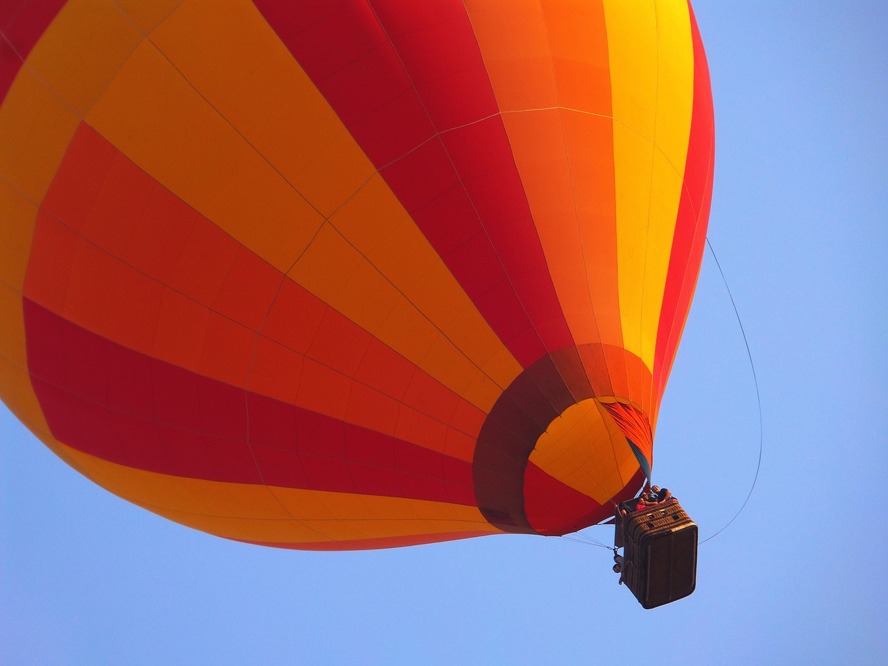 balloon sky hot air ballooning free photo