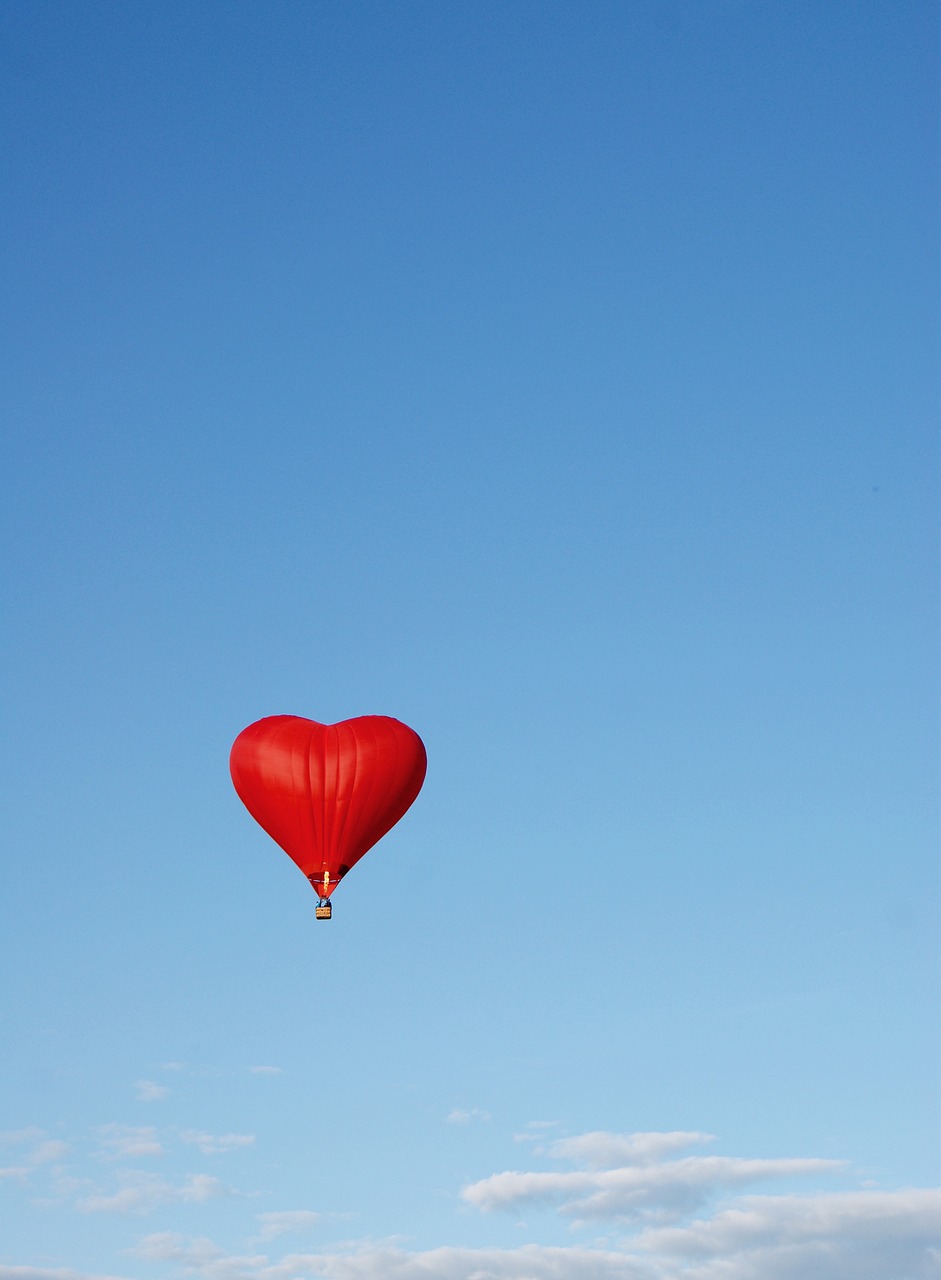 balloon romance sky free photo
