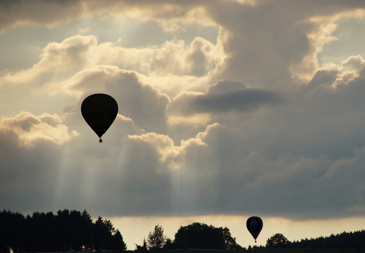 balloon hot air balloon ballooning free photo