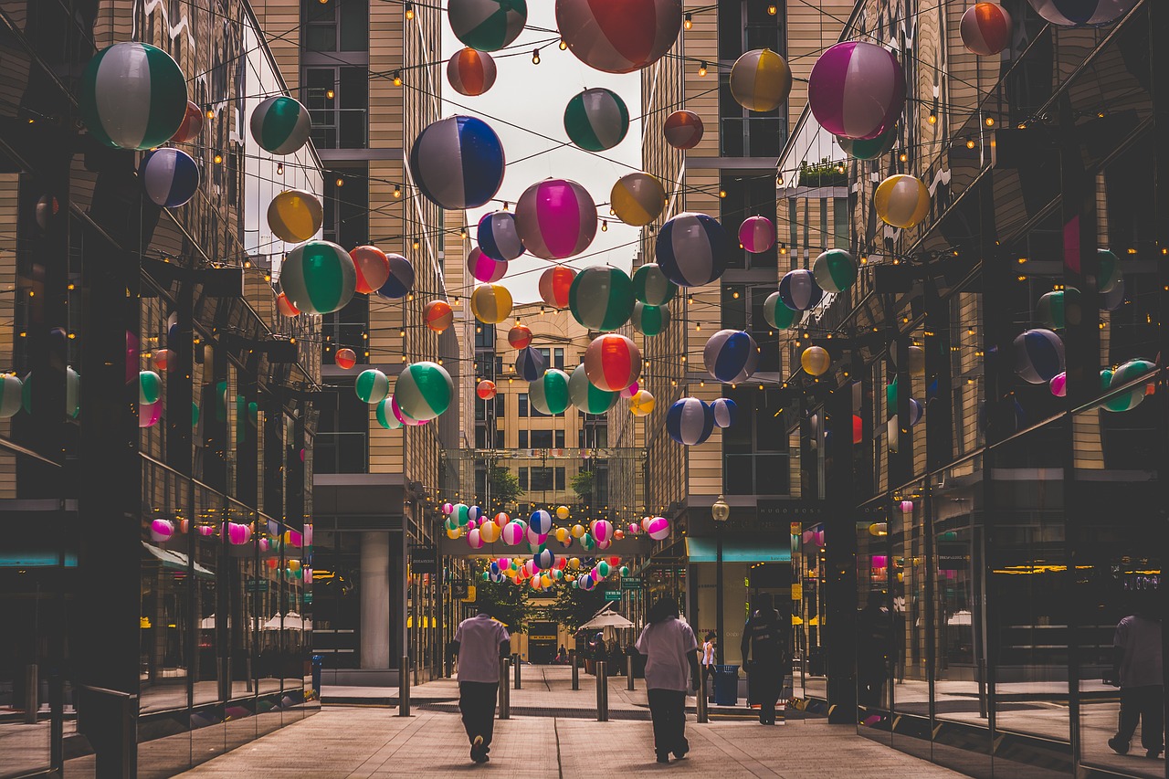 balloons city downtown free photo