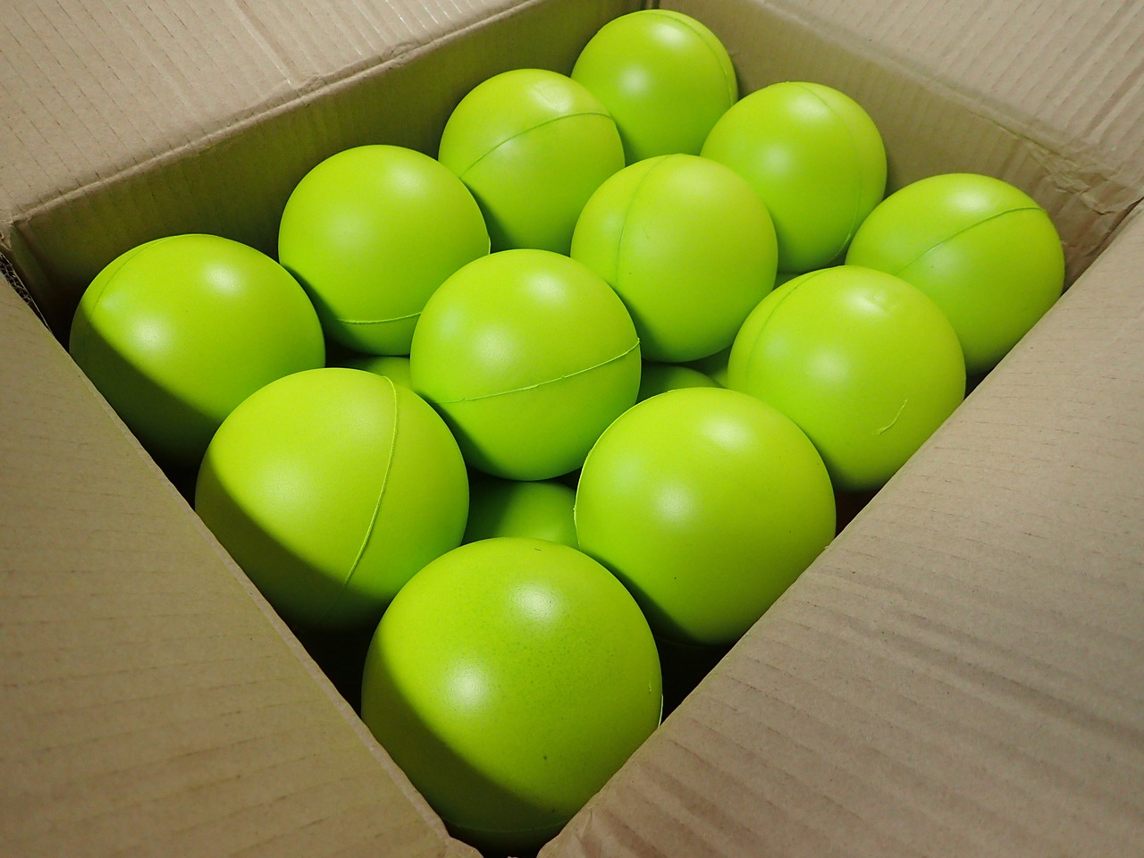 balls box green free photo