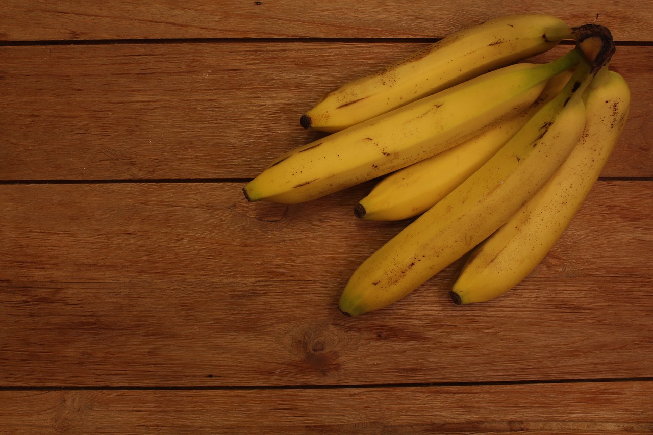 banana table holtz free photo