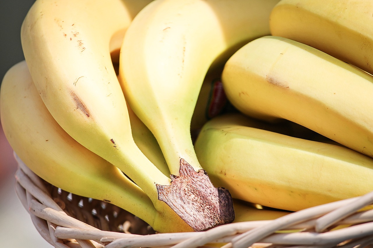 bananas  tropical fruits  fruit basket free photo