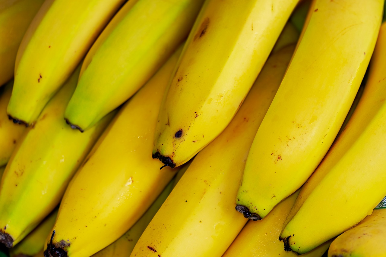 bananas  tropical fruits  fruit free photo