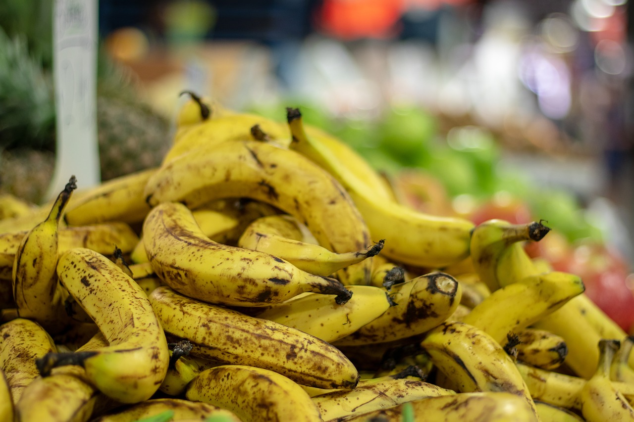 bananas  market  food free photo