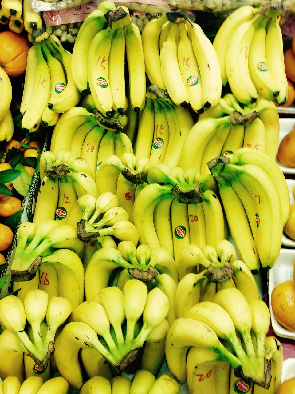 bananas yellow market free photo