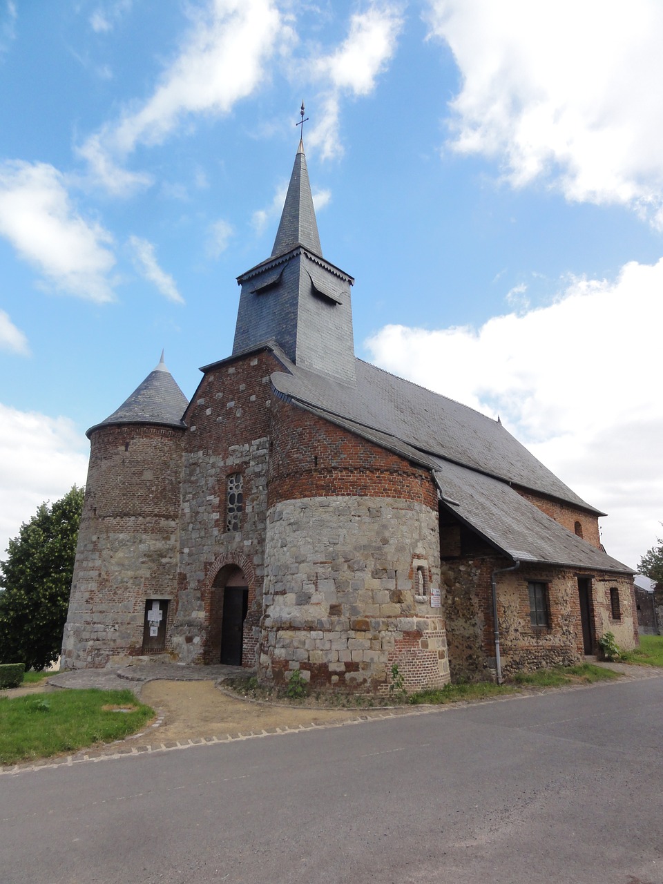 bancigny st nicolas church free photo