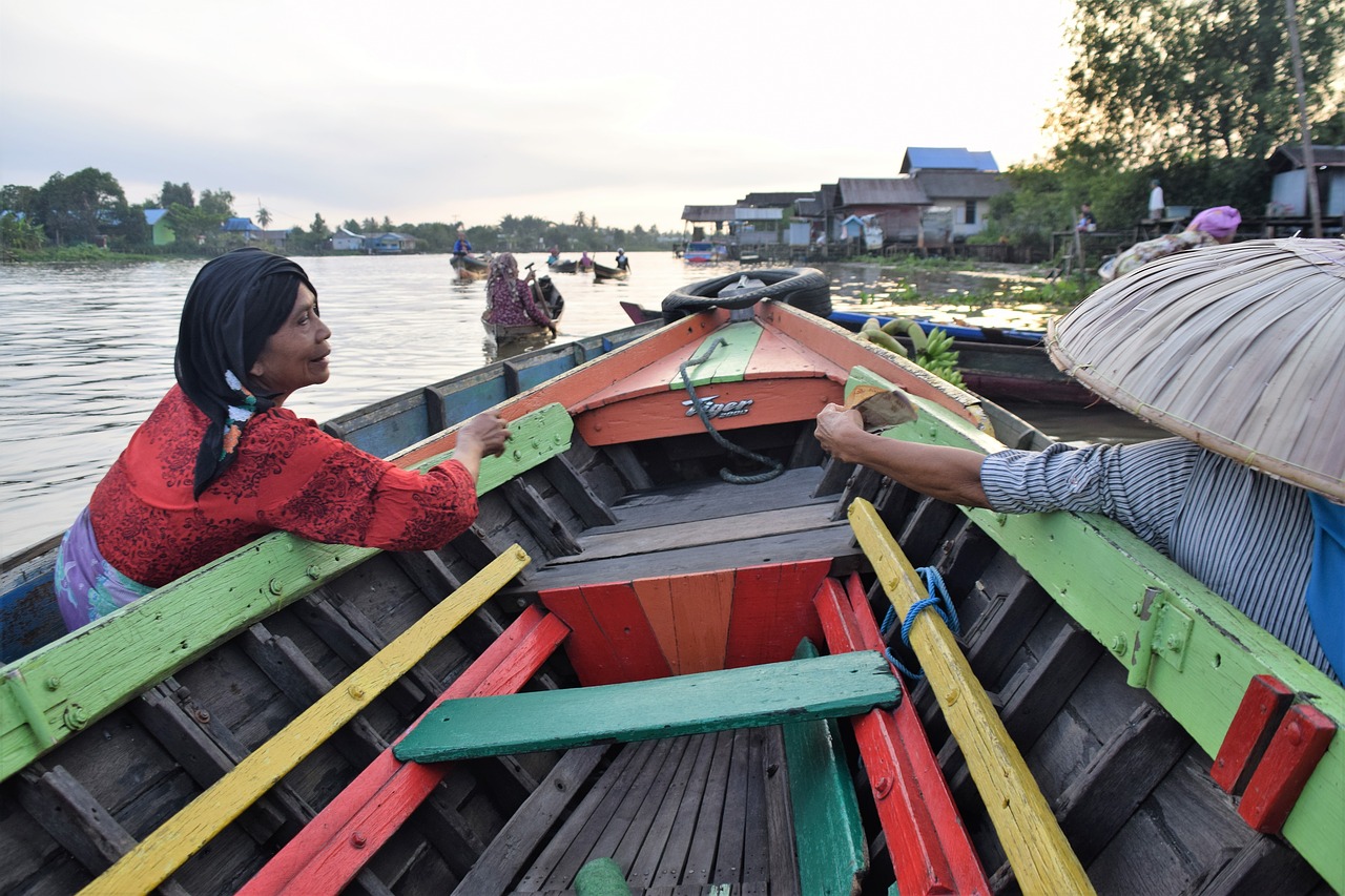 banjarmasin  market  floating free photo