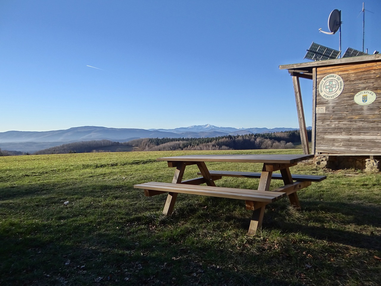 bank picnic outlook free photo