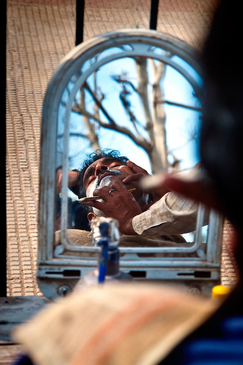 barber vrindavan india free photo