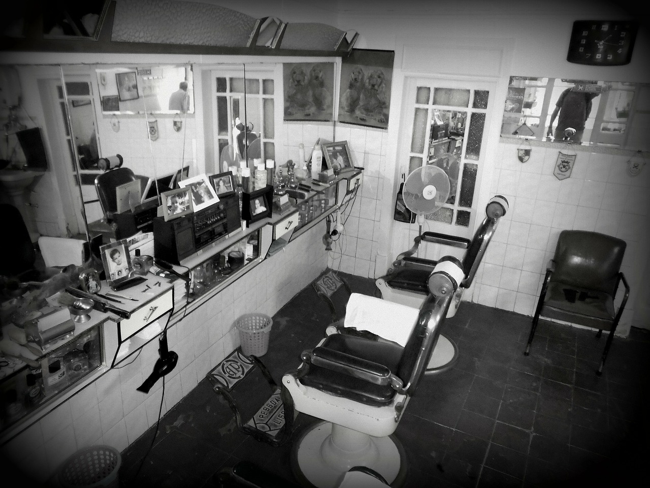 barber invite hairdresser barbershop free photo