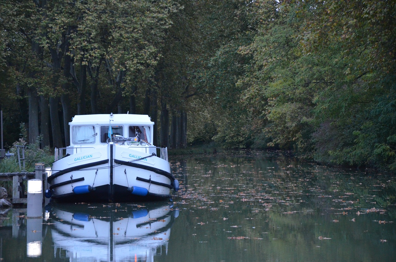 barca river boat free photo