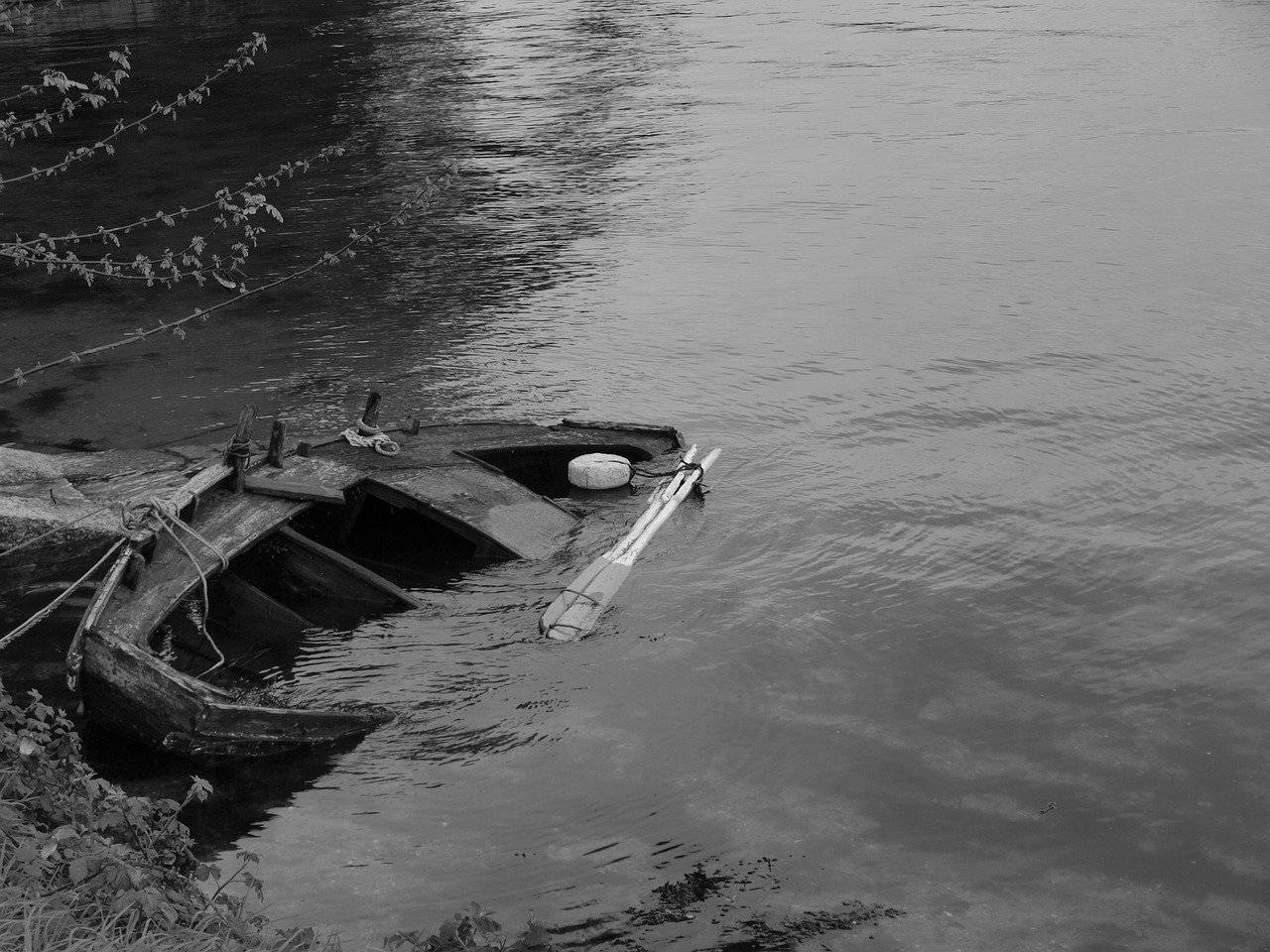barca drift sinking free photo