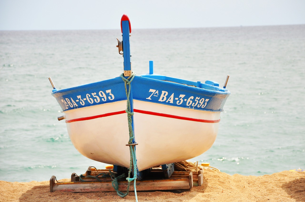 barca fishermen sea free photo