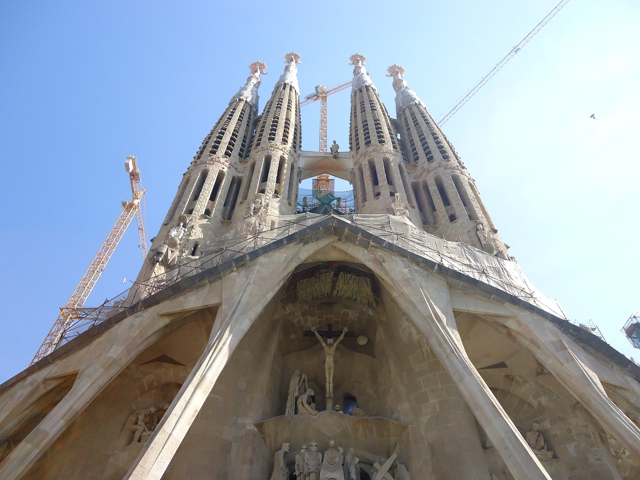 barcelona sagrada family church free photo