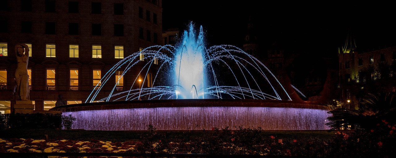 barcelona fountain night free photo